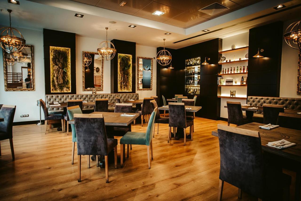 唐曼努埃尔阿迪拉姆大酒店 Caces 外观 照片
