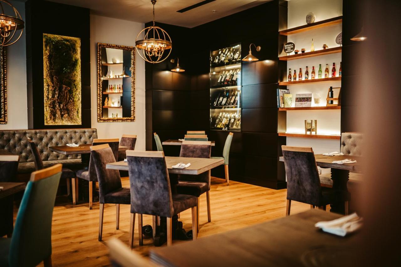 唐曼努埃尔阿迪拉姆大酒店 Caces 外观 照片