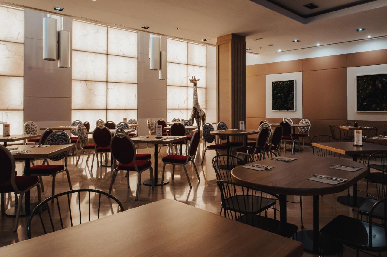唐曼努埃尔阿迪拉姆大酒店 Caces 外观 照片